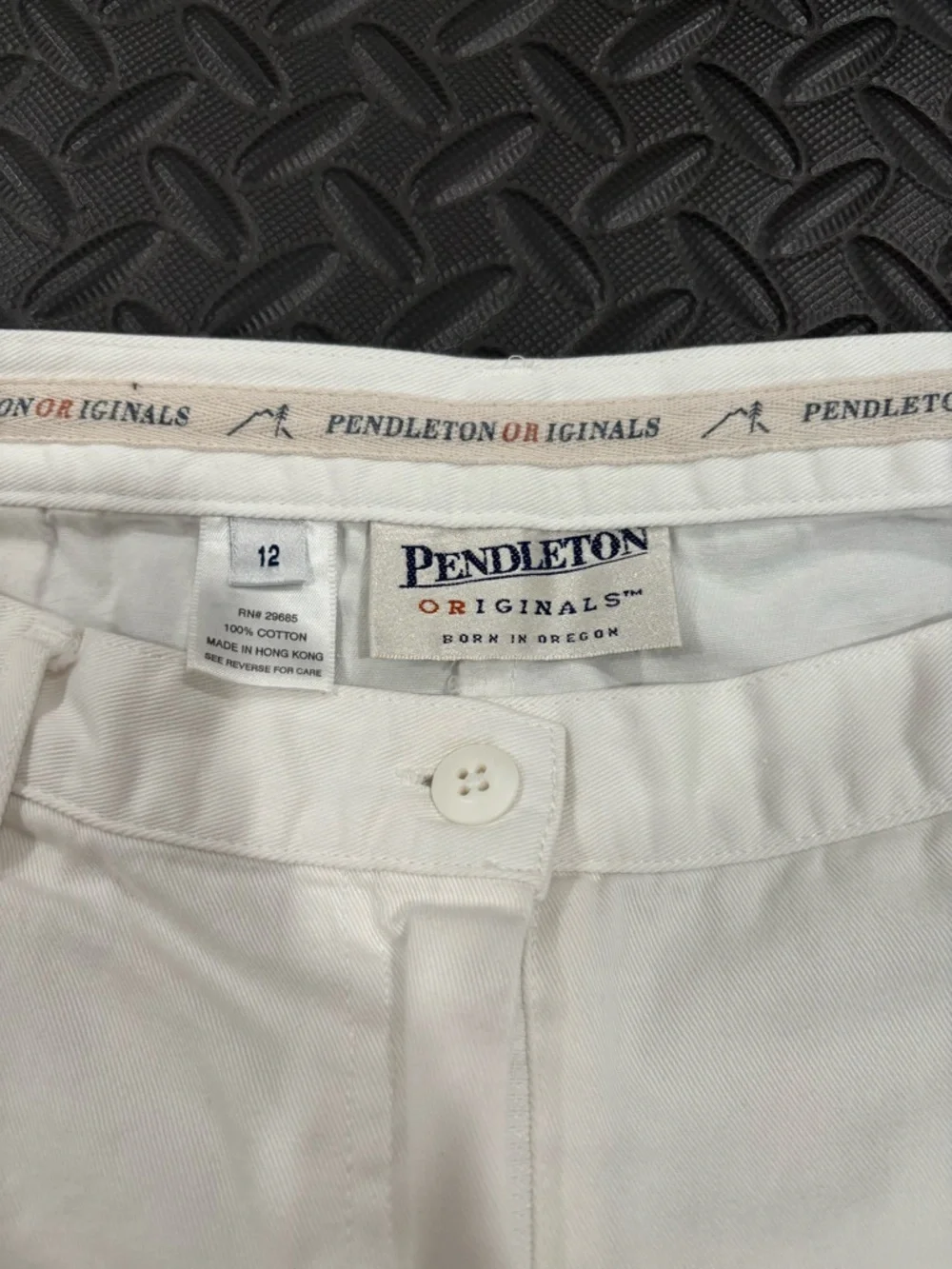 647. Pendleton White Cotton Casual Shorts - Picture 3 of 3